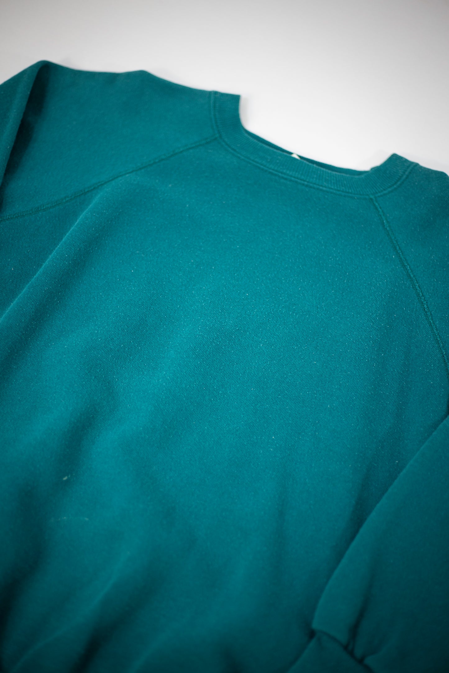 90's Hanes Essential Raglan Sweatshirt | Large