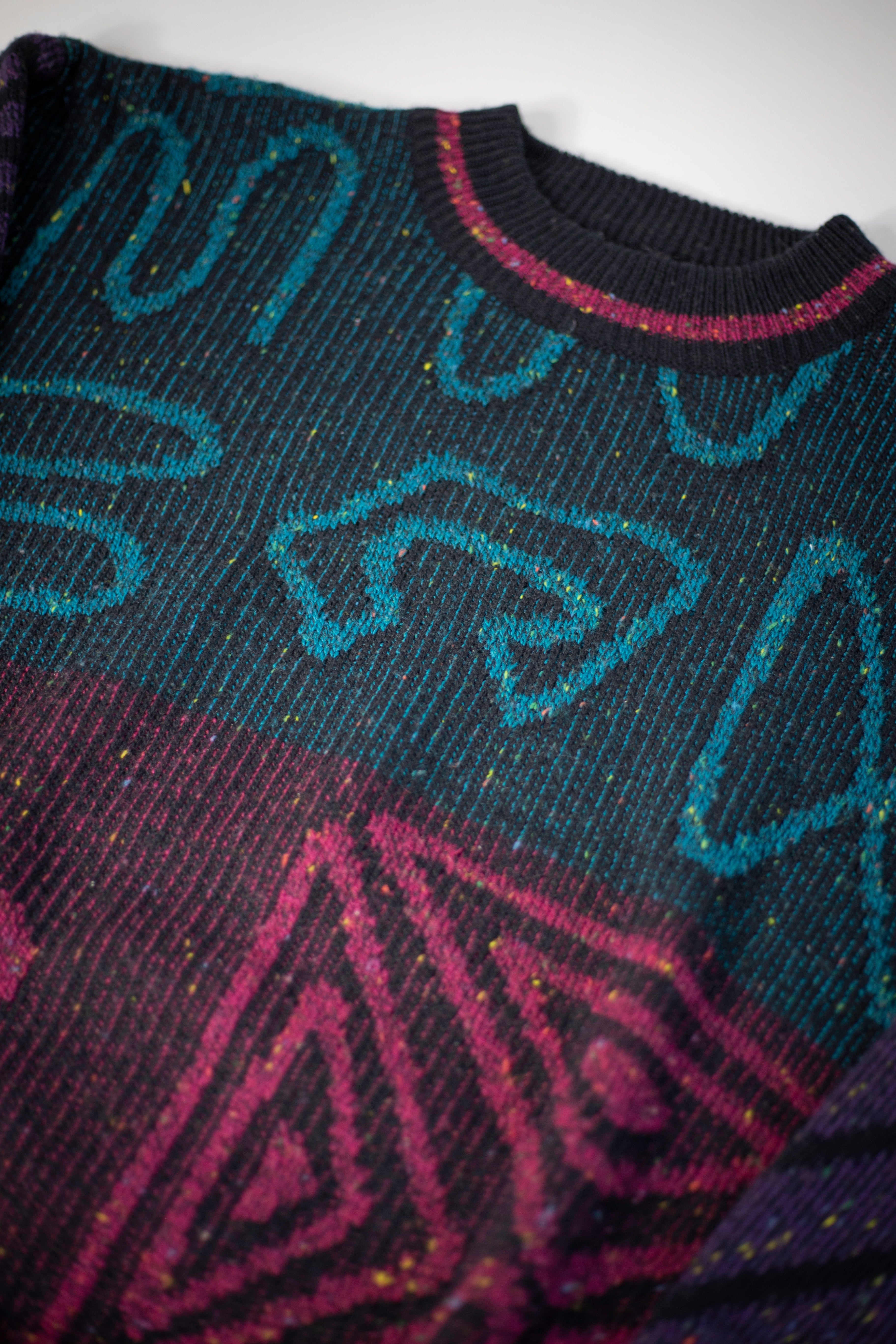 90's Street Scenes Sweater | Medium