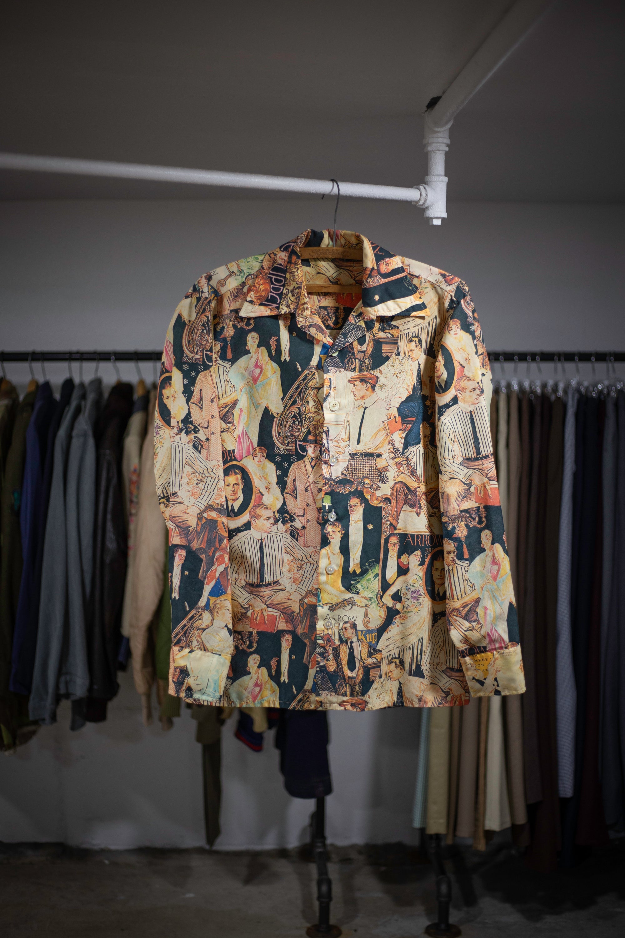 70's Arrow Joe Namath, JC Leyendecker Art Deco Shirt | Medium