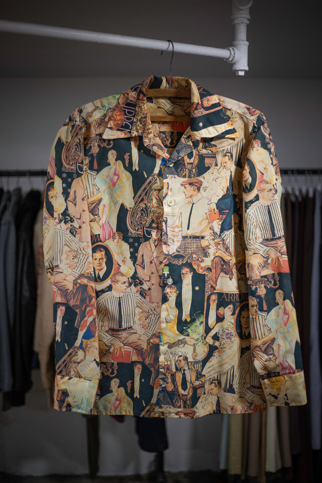 70's Arrow Joe Namath, JC Leyendecker Art Deco Shirt | Medium