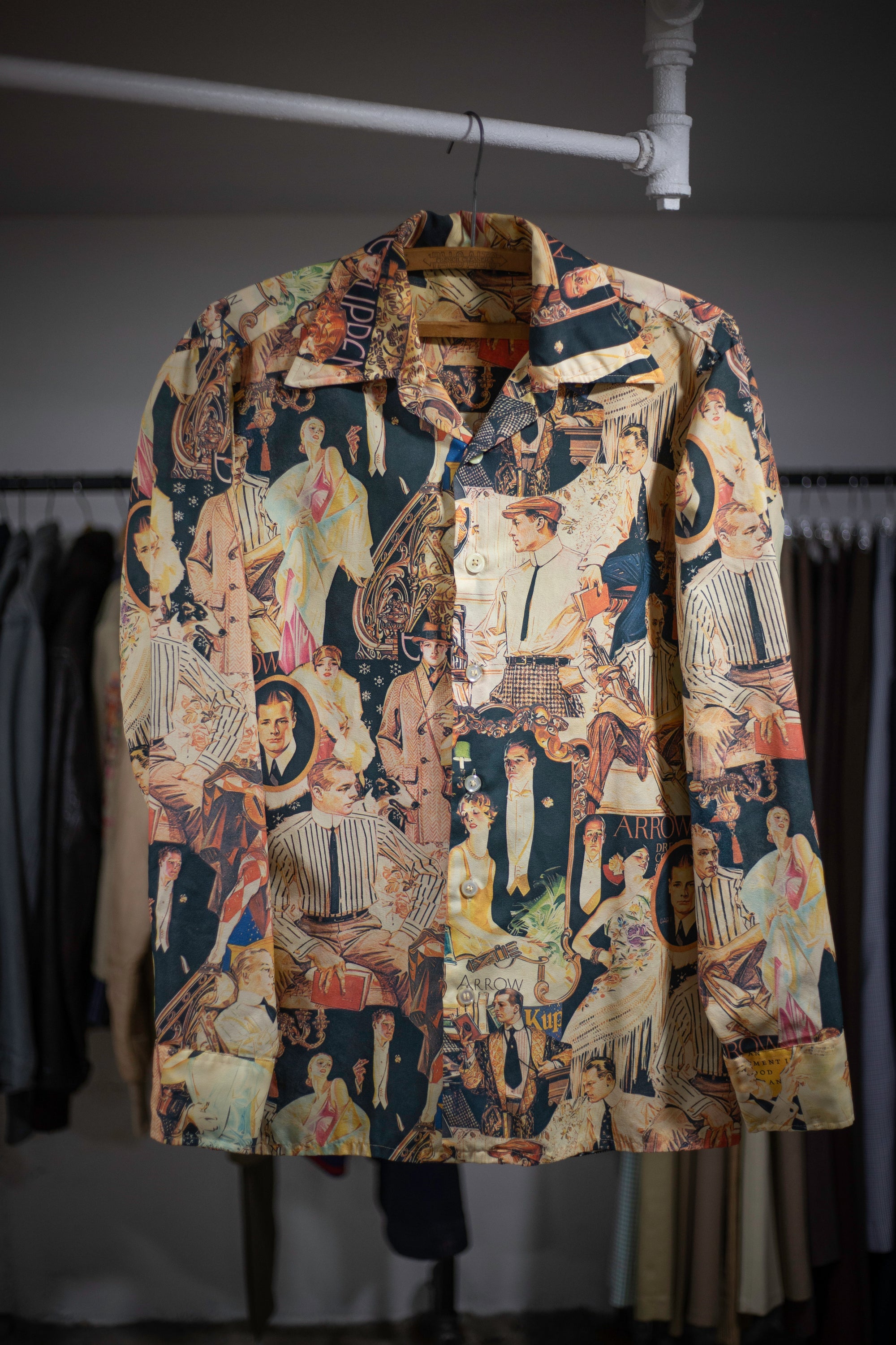 70's Arrow Joe Namath, JC Leyendecker Art Deco Shirt | Medium