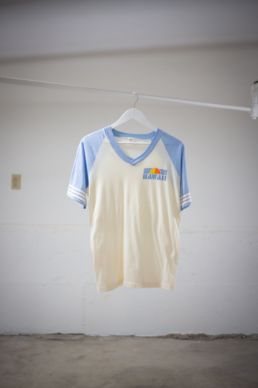 70's/80's Hawaii V-Neck | Small
