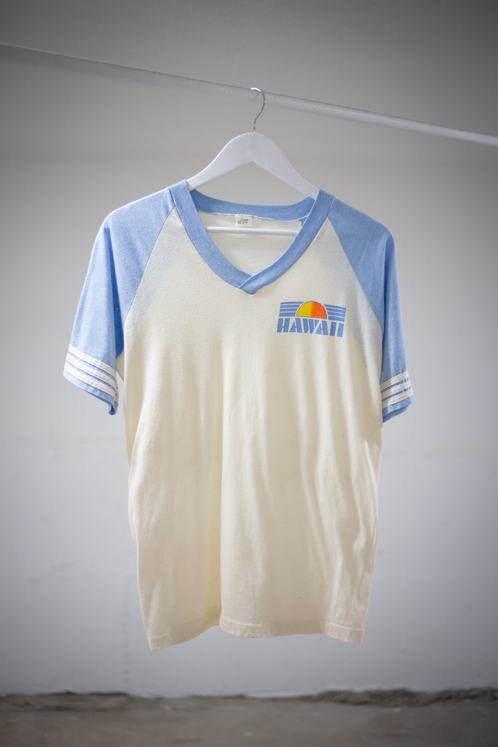 70's/80's Hawaii V-Neck | Small