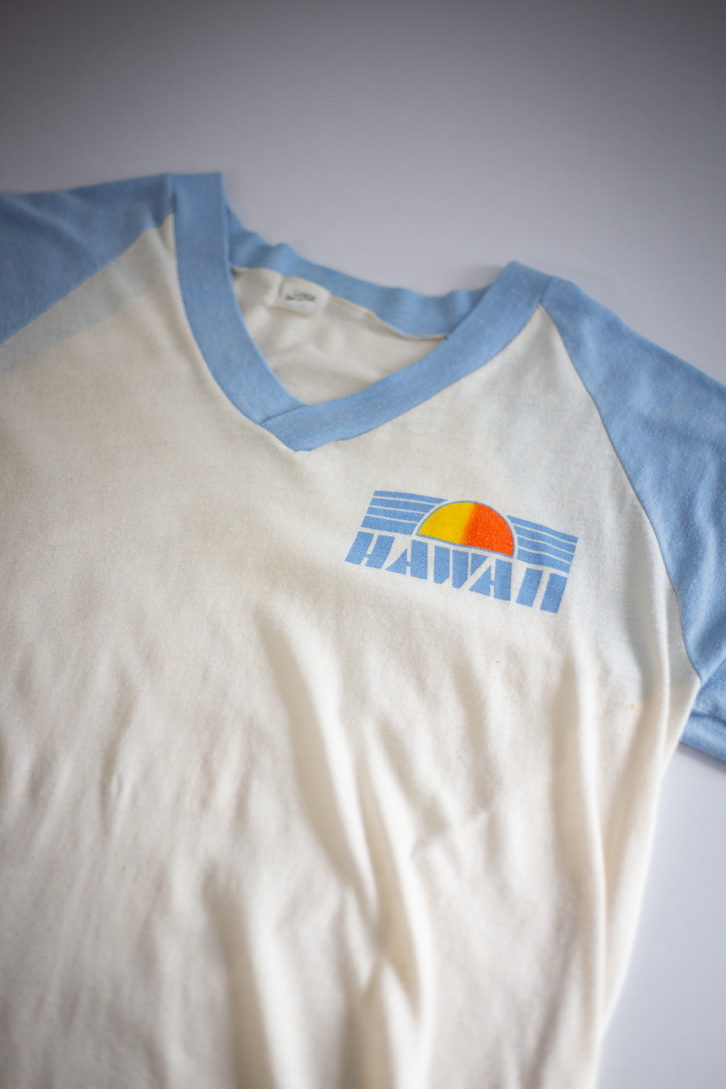 70's/80's Hawaii V-Neck | Small