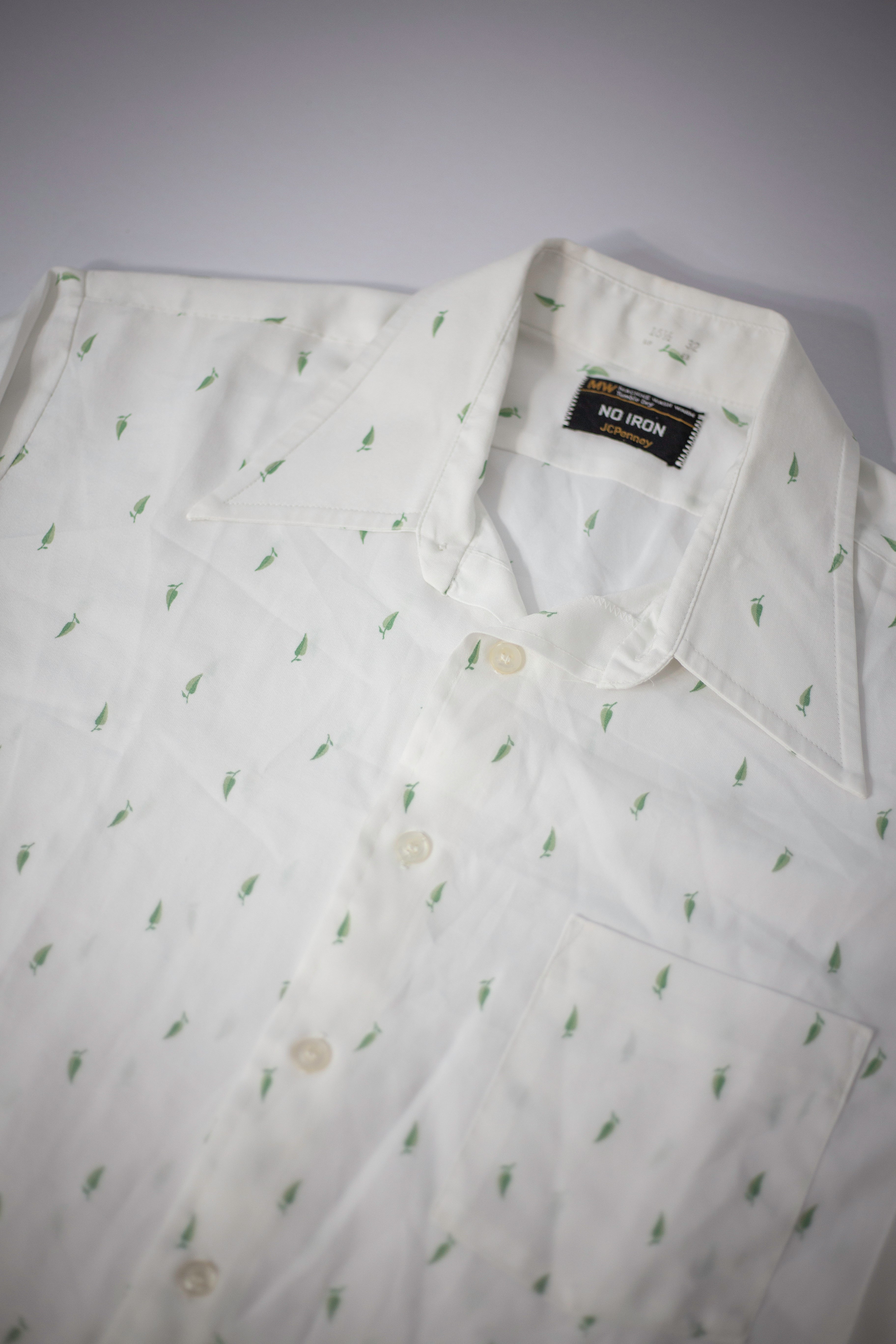 70's JCPenney No Iron Leaf Shirt | X-Large