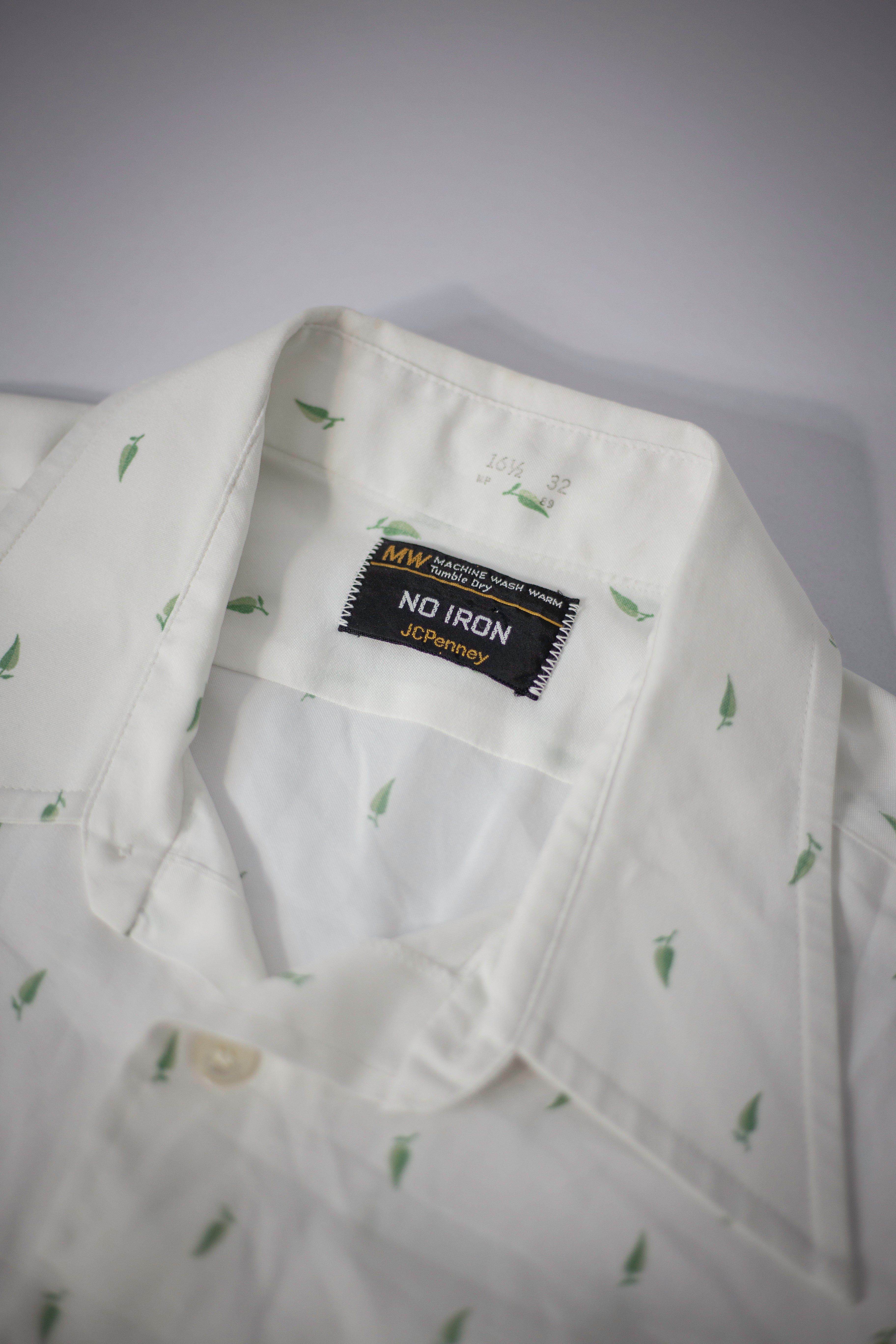 70's JCPenney No Iron Leaf Shirt | X-Large