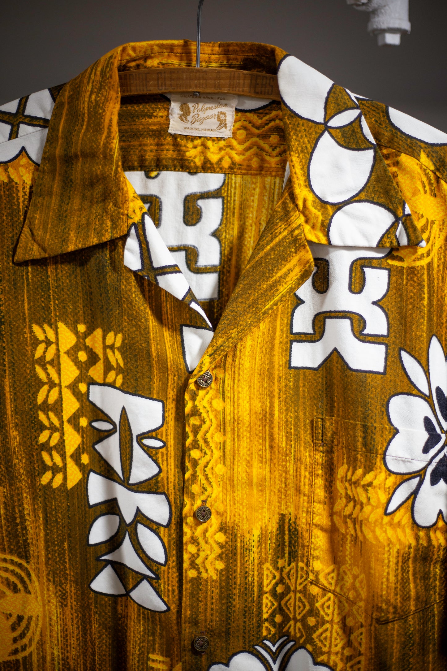 60's Polynesian Bazaar Hawaiian Shirt | X-Large